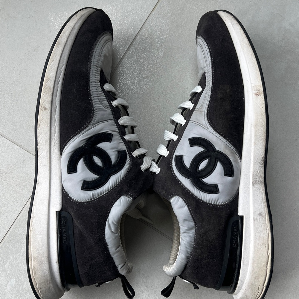 CHANEL Black and Gray Men's CC Logo Low-Top Sneakers - Picture 10 of 12